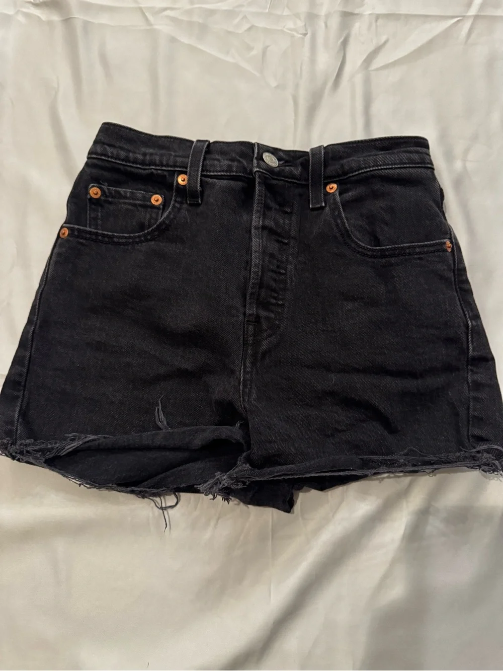 Levi’s Black High-Rise Denim Ribcage Shorts Size 25